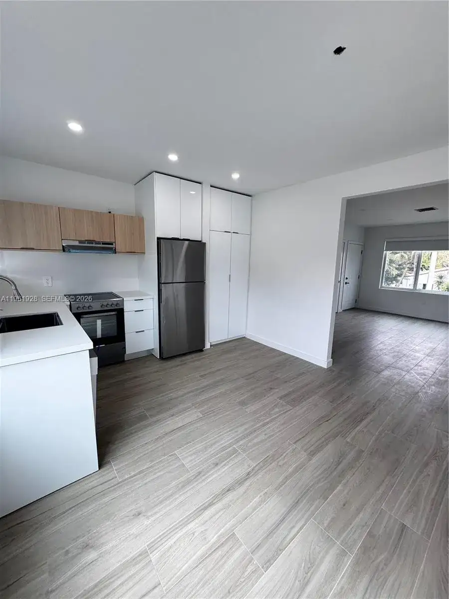 2855 Royal Palm Ave # 3, Miami Beach FL 33140 photo 2