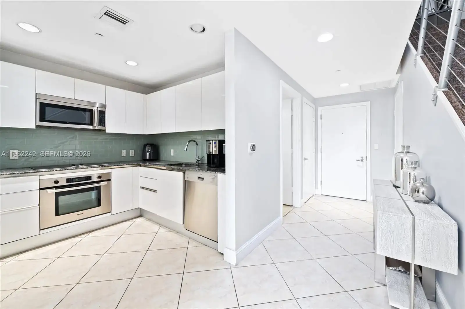 1050 Brickell Ave # 1014, Miami FL 33131 photo 2