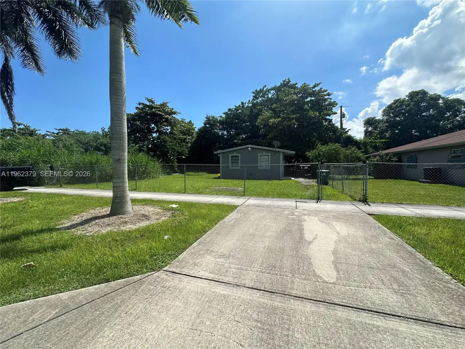 10070 SW 176th St, Palmetto Bay FL 33157 photo 2