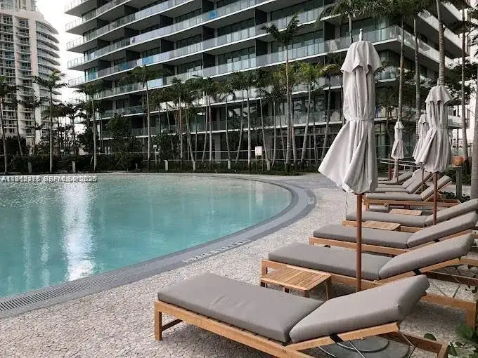 650 NE 32nd St, Miami FL 33137 photo 3