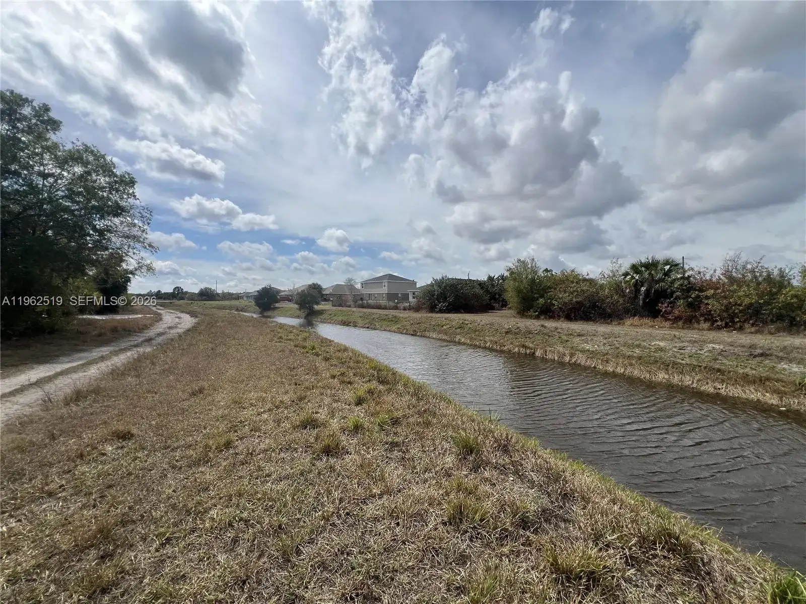 1913 Roderick Ln, Lehigh Acres FL 33972 photo 4