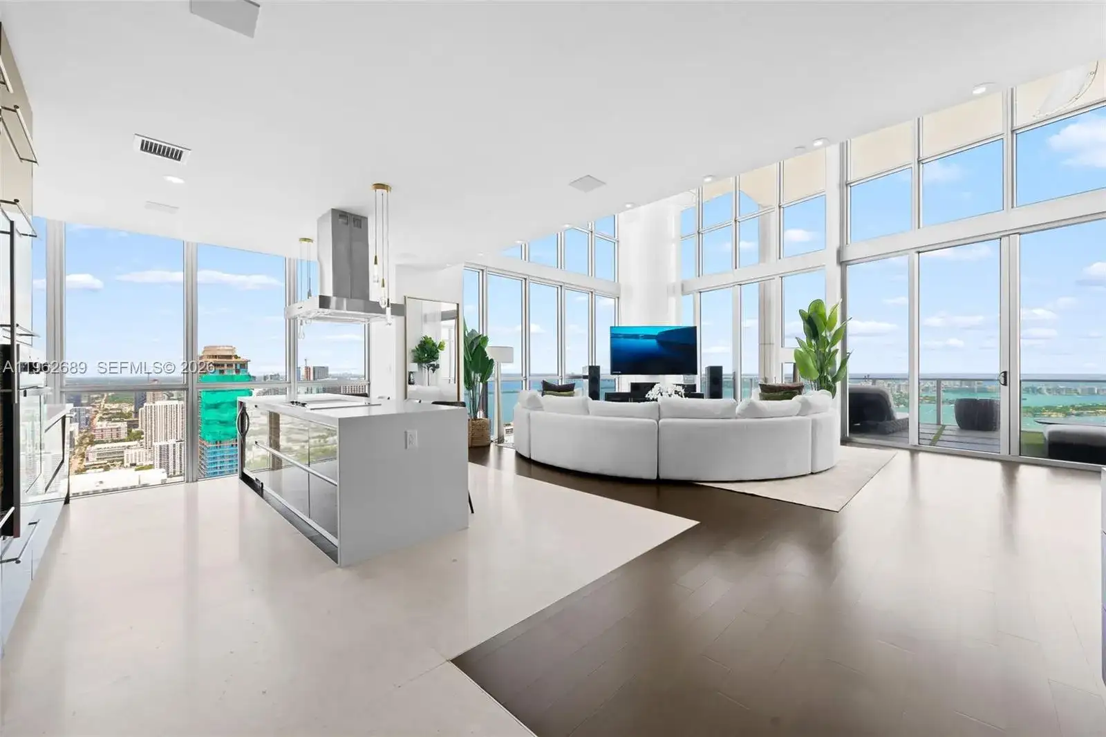1100 Biscayne Blvd # 5706, Miami FL 33132 photo 2
