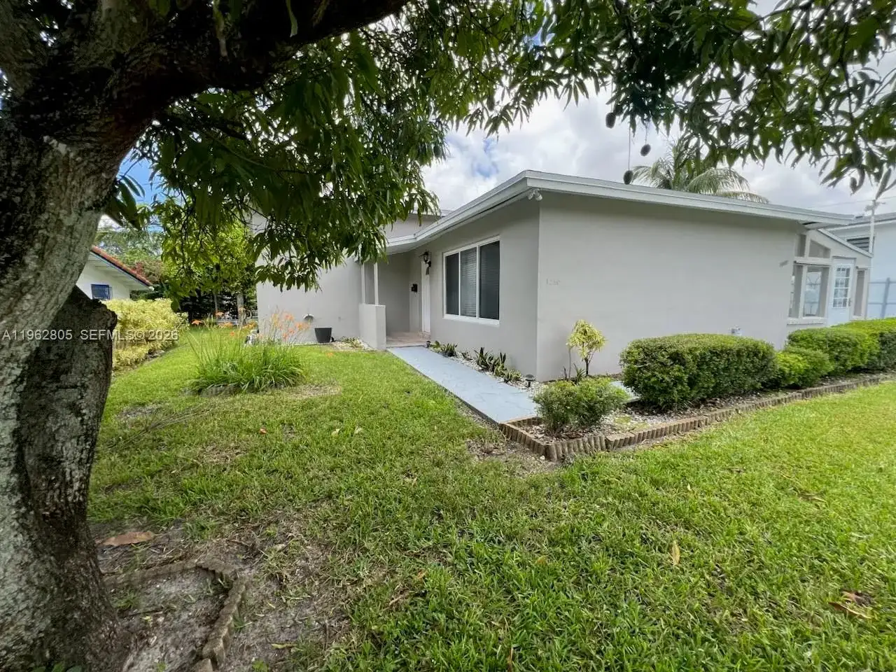 1260 NE 200th Ter, Miami FL 33179 photo 2