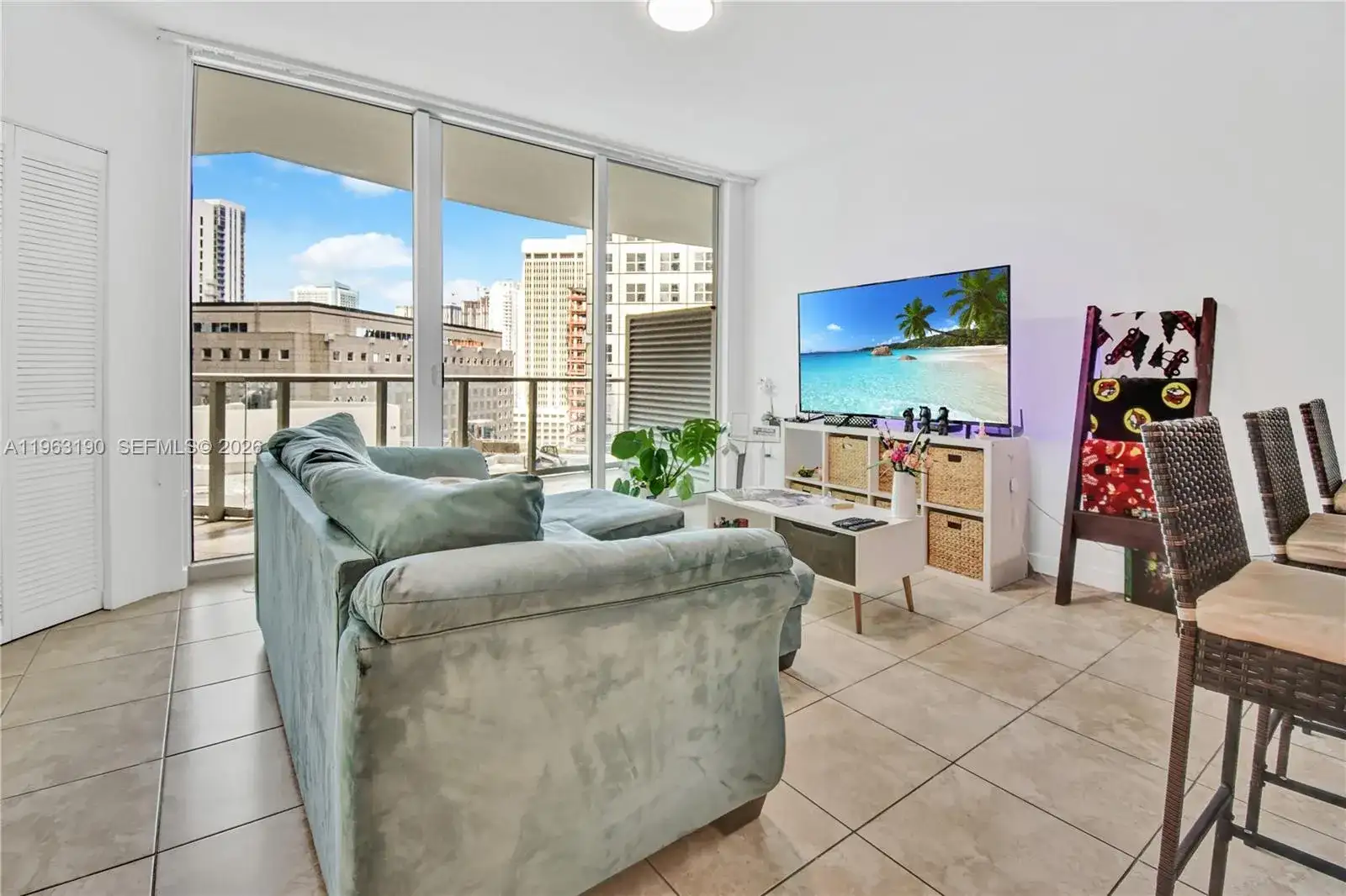 300 S Biscayne Blvd # 1405, Miami FL 33131 photo 2