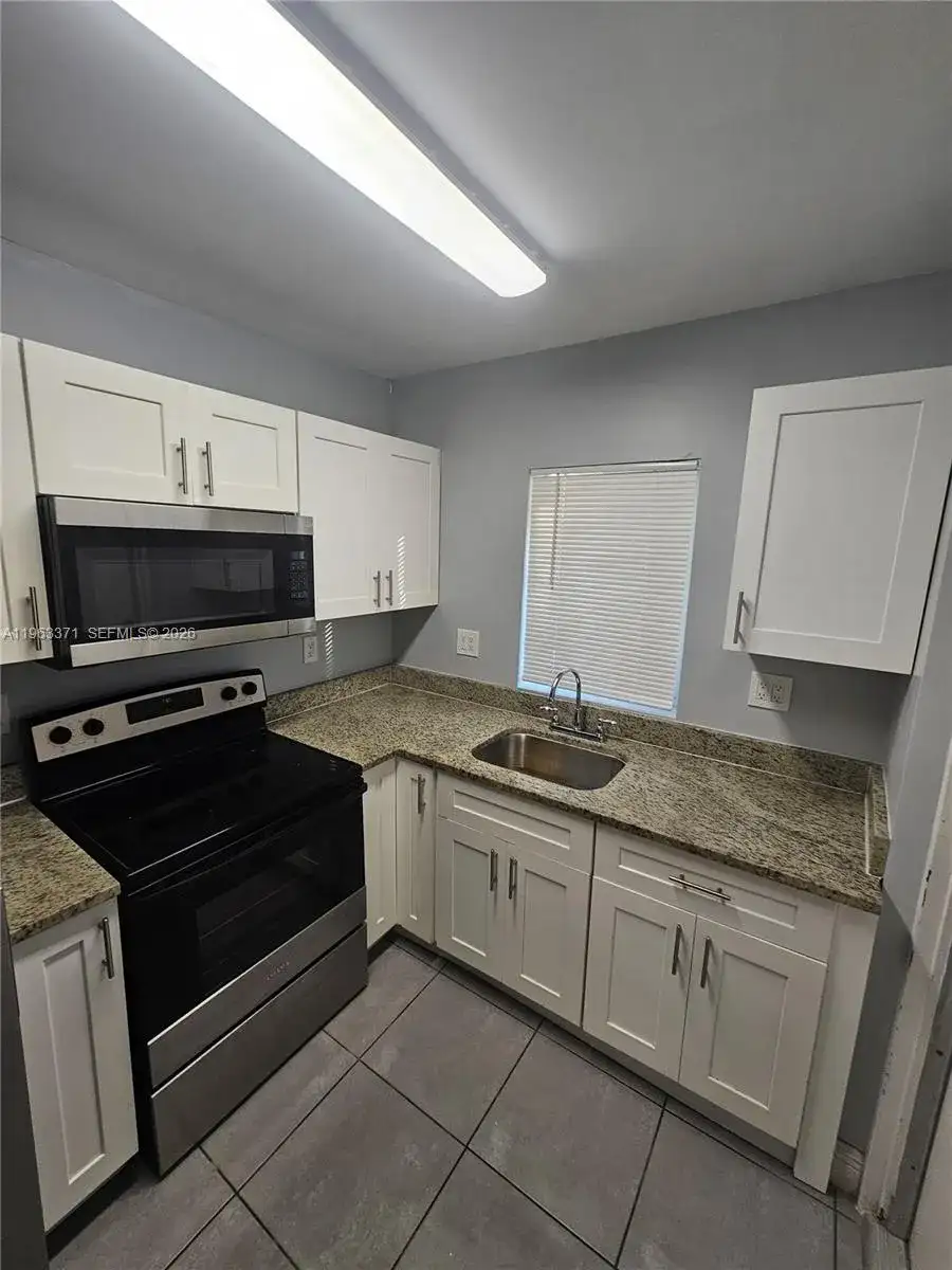 1128 NW 101st St, Miami FL 33150 photo 3