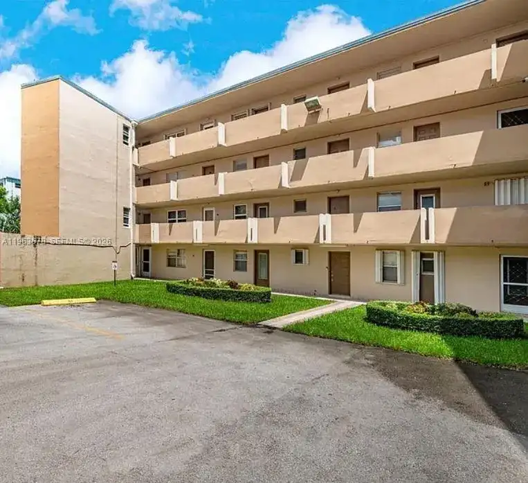 1401 NE 191st St # D111, Miami FL 33179 photo 3