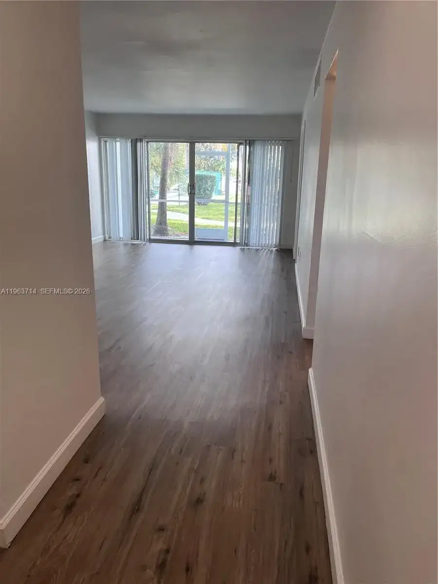 1505 Crescent Cir # B21, Lake Park FL 33403 photo 3