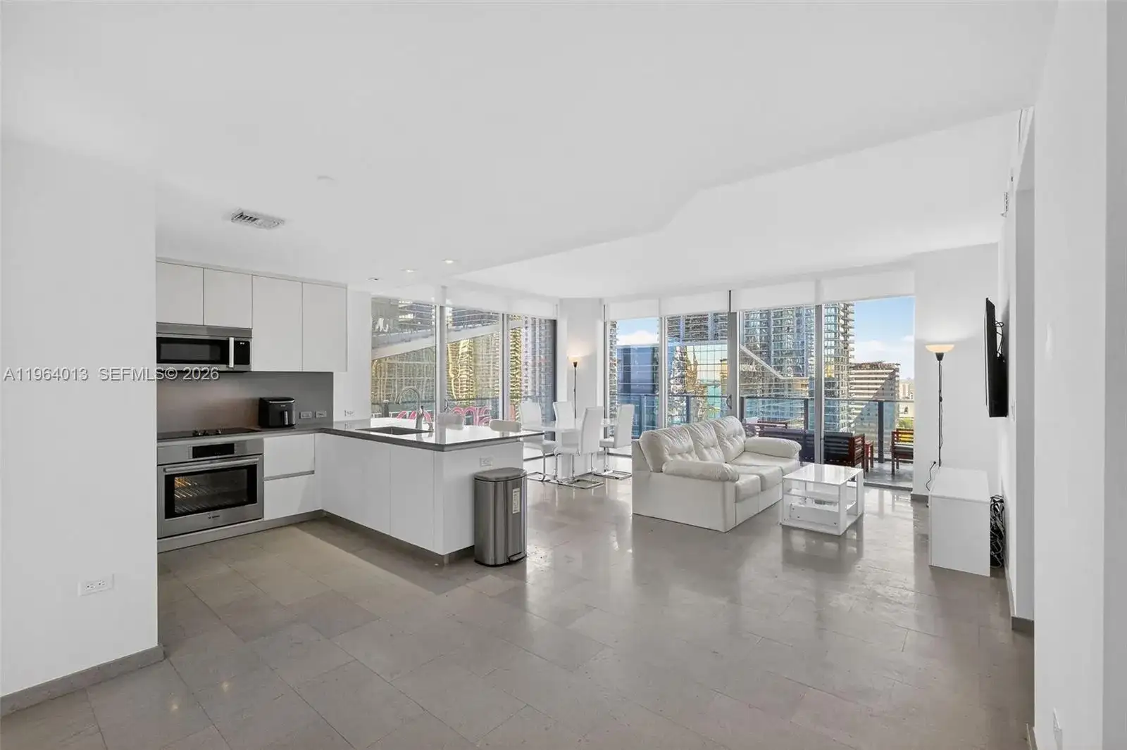 68 SE 6th St # 1702, Miami FL 33131 photo 5