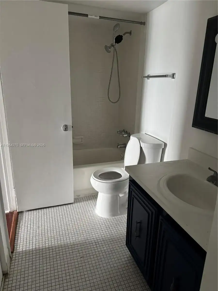 496 NW 165th St Rd # 614, Miami FL 33169 photo 4