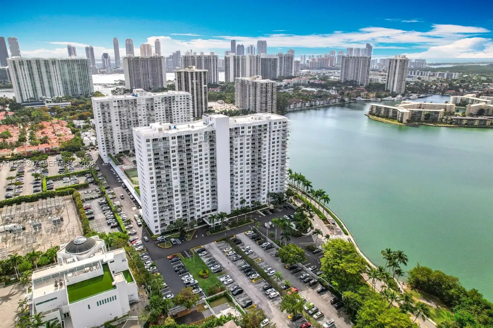 2801 NE 183rd St # 1504W, Aventura FL 33160 photo 2