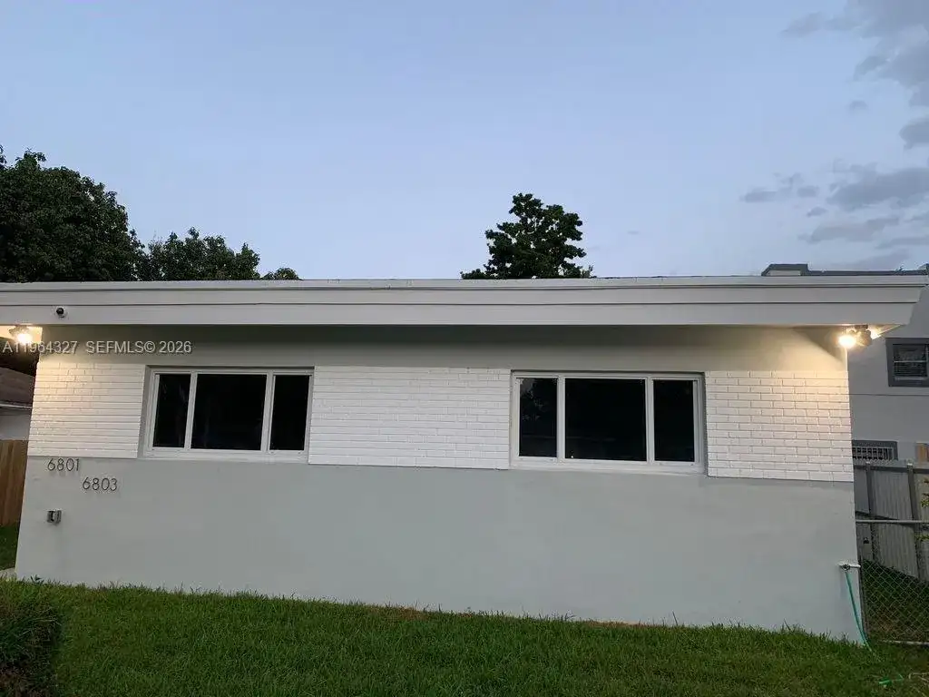 6801 NW 2nd Ct, Miami FL 33150 photo 2