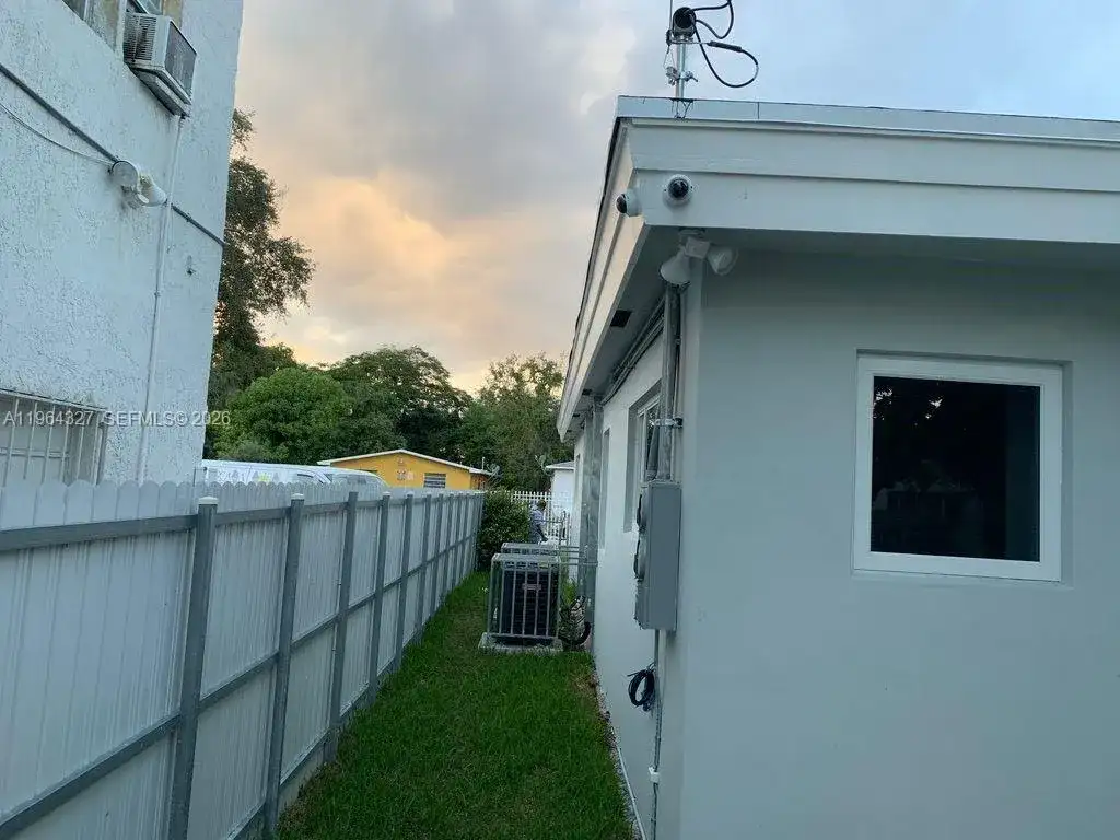 6801 NW 2nd Ct, Miami FL 33150 photo 4