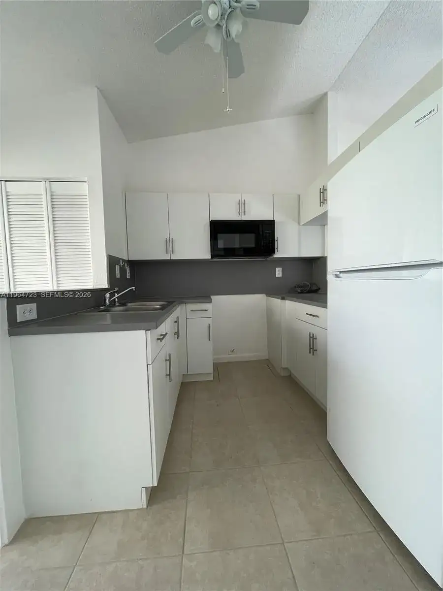 1210 San Remo Cir, Homestead FL 33035 photo 2