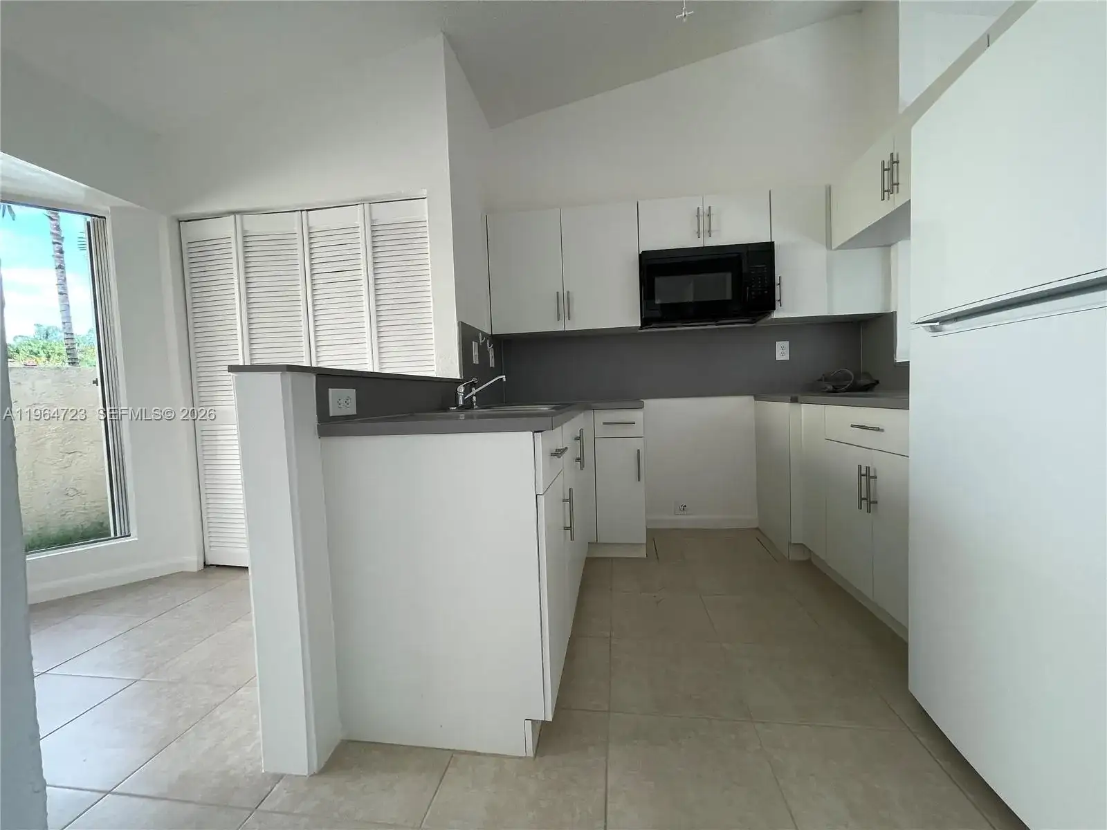 1210 San Remo Cir, Homestead FL 33035 photo 3