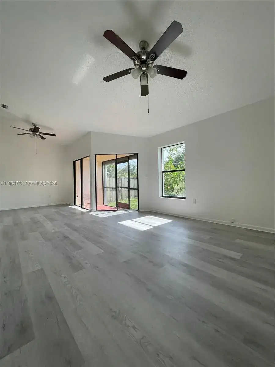 1210 San Remo Cir, Homestead FL 33035 photo 5