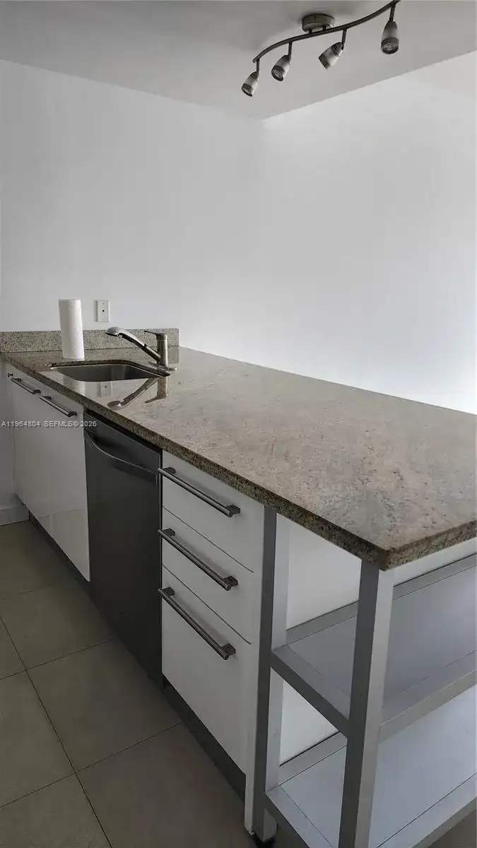 185 SW 7th St # 3814, Miami FL 33130 photo 4