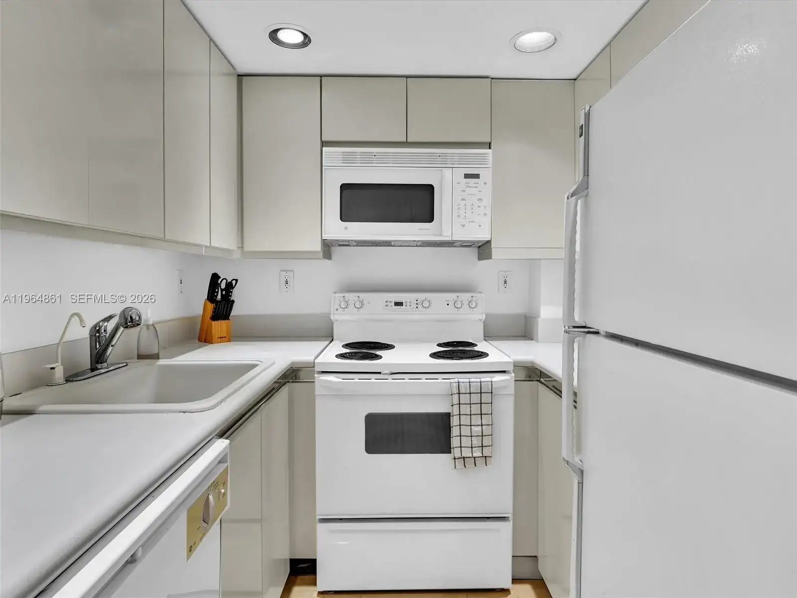 21150 Point Pl # 305, Aventura FL 33180 photo 3
