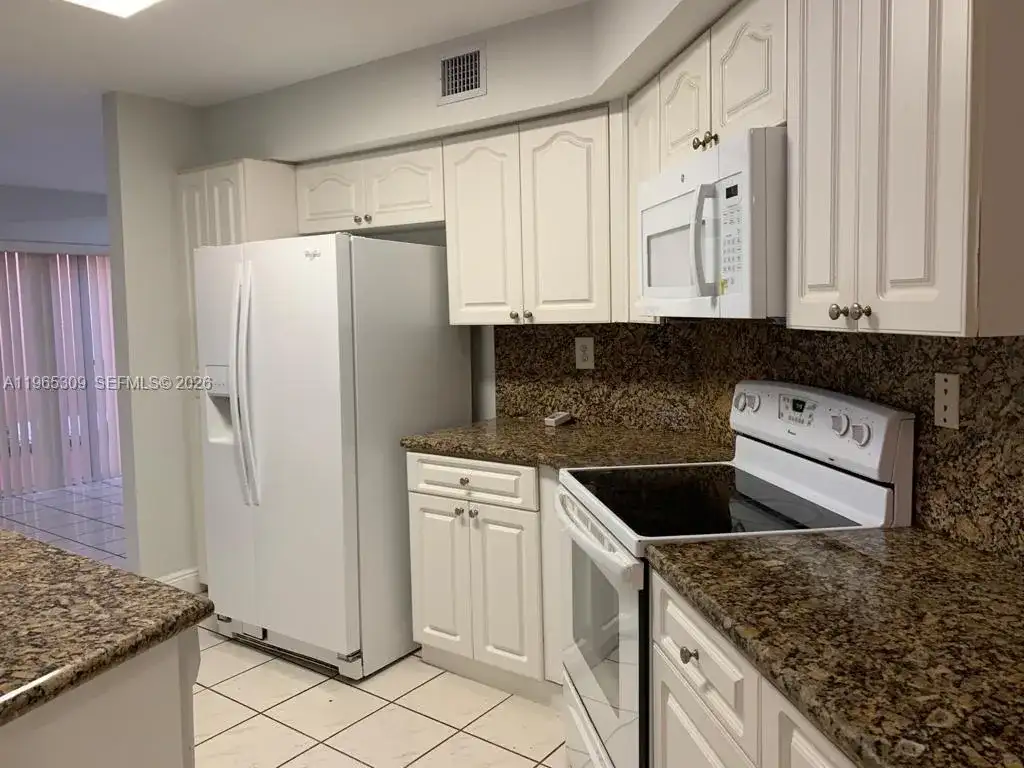 12447 NW 7th St, Miami FL 33182 photo 5