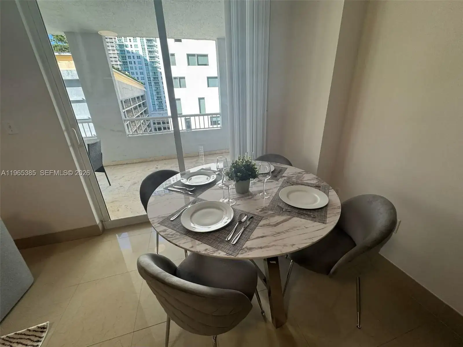 170 SE 14th St # 1108, Miami FL 33131 photo 4
