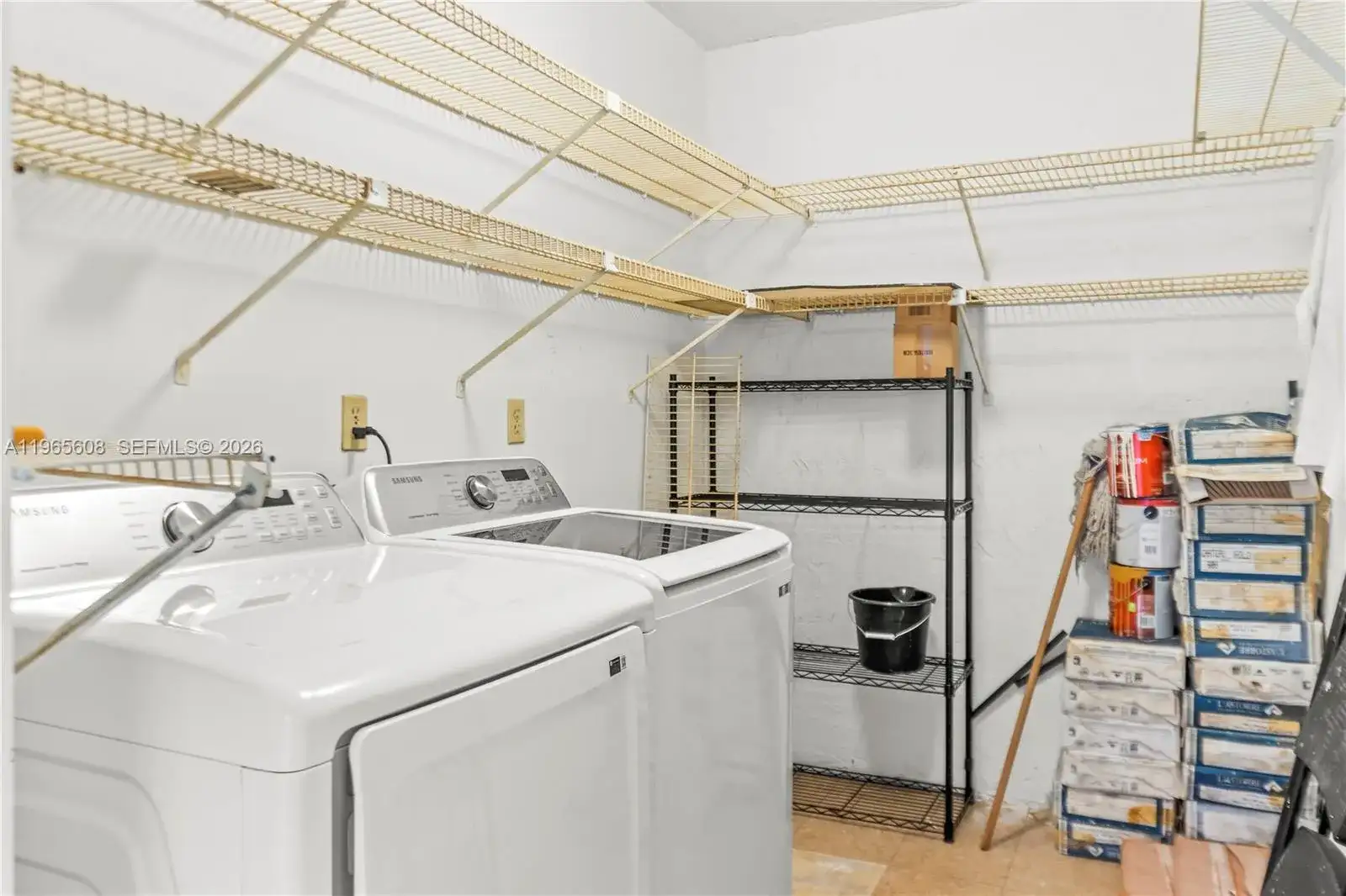 481 Ives Dairy Rd # 4, Miami FL 33179 photo 2