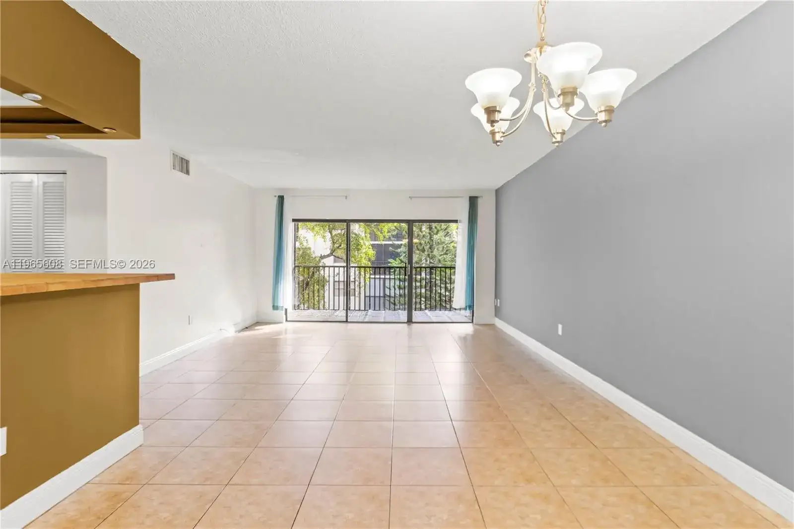 481 Ives Dairy Rd # 4, Miami FL 33179 photo 5