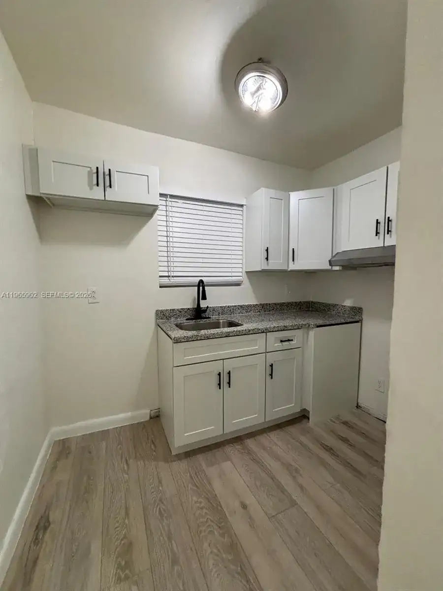 200 NW 13th St # 5, Miami FL 33136 photo 2