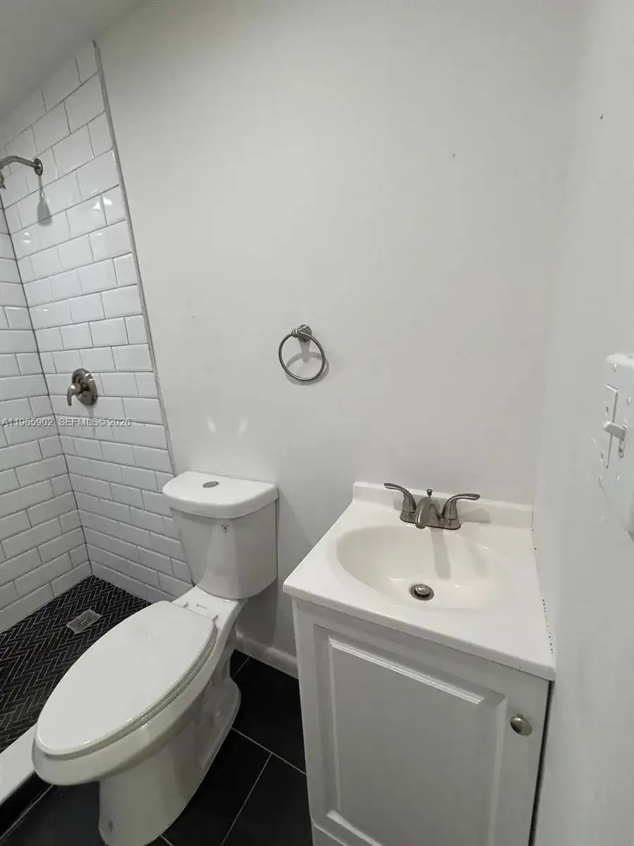 200 NW 13th St # 5, Miami FL 33136 photo 5