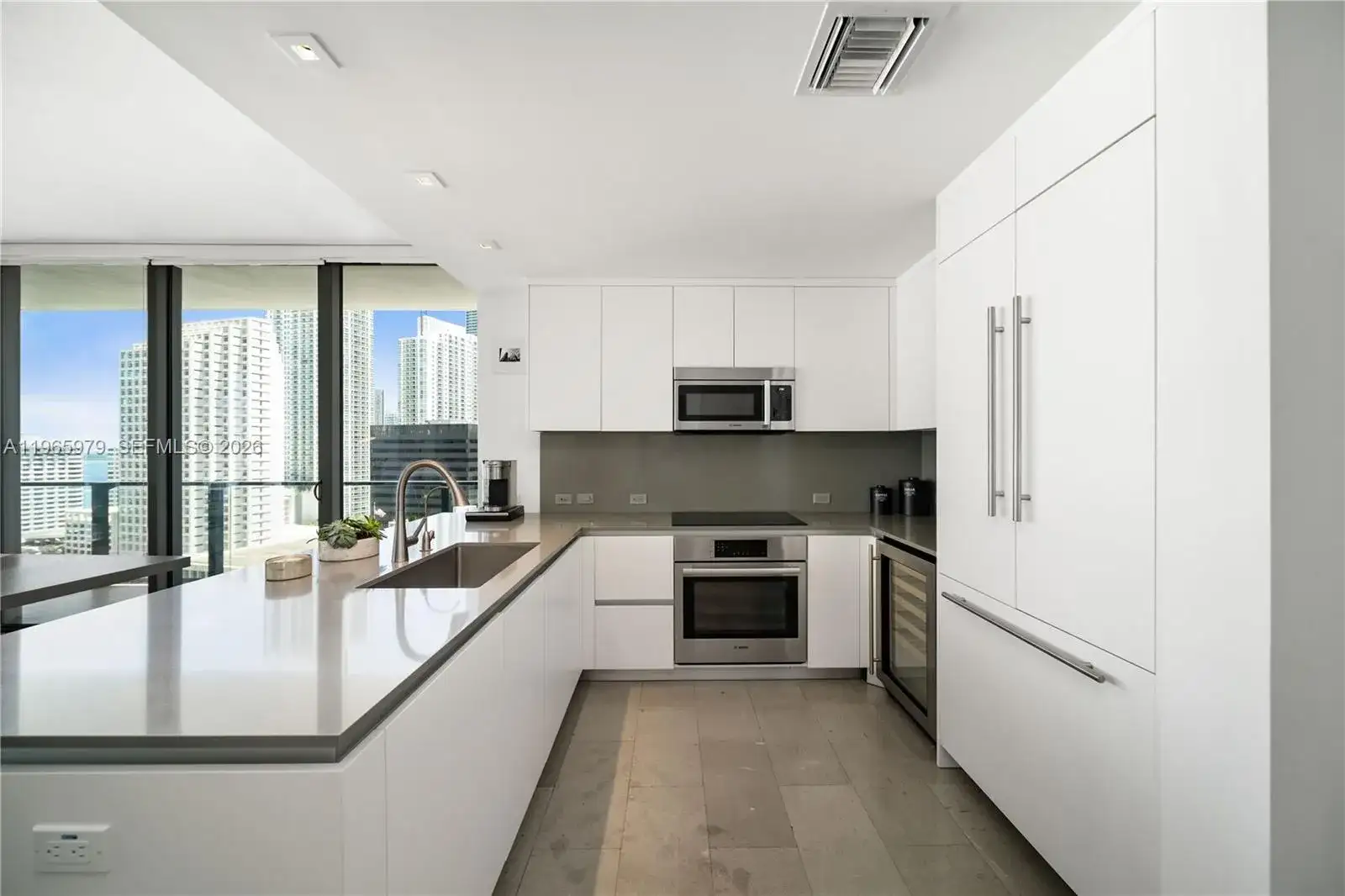 68 SE 6th St # 1201, Miami FL 33131 photo 3