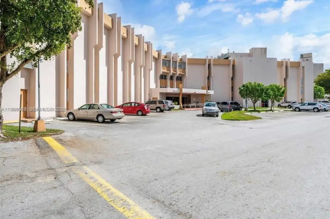 9678 Fontainebleau Blvd # 308, Miami FL 33172 photo 2