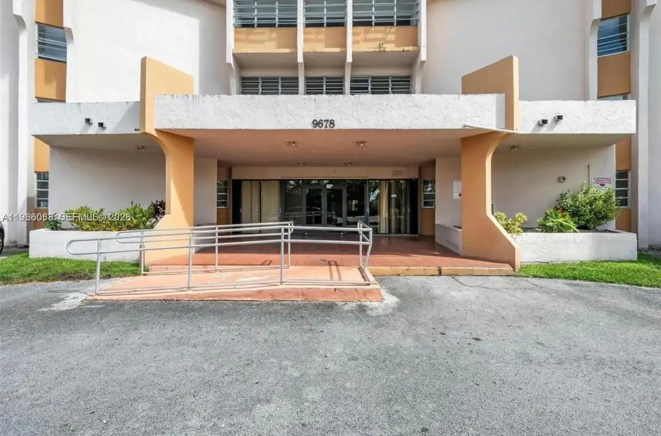 9678 Fontainebleau Blvd # 308, Miami FL 33172 photo 3