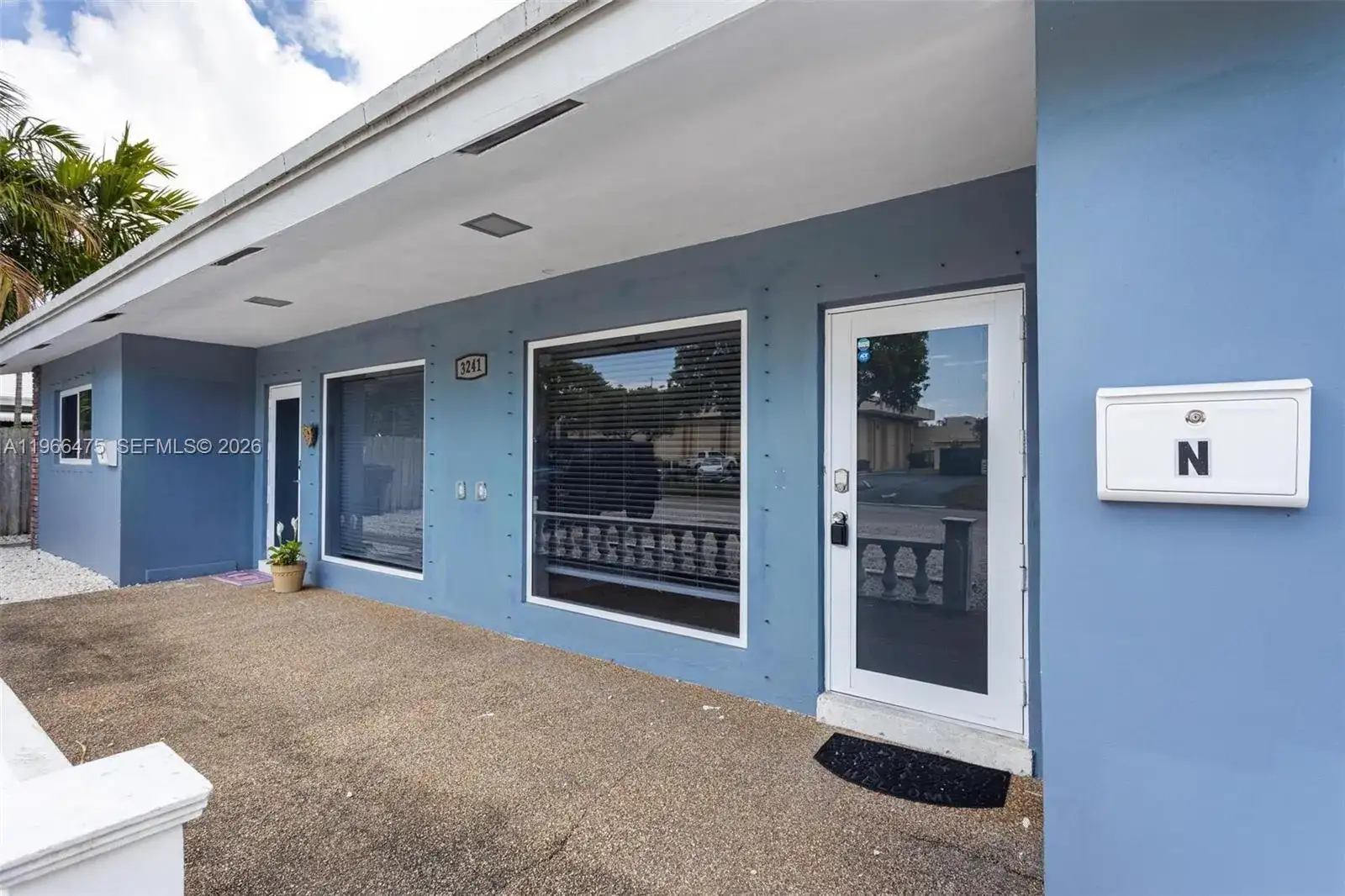 3241 NE 17th Ave, Oakland Park FL 33334 photo 4
