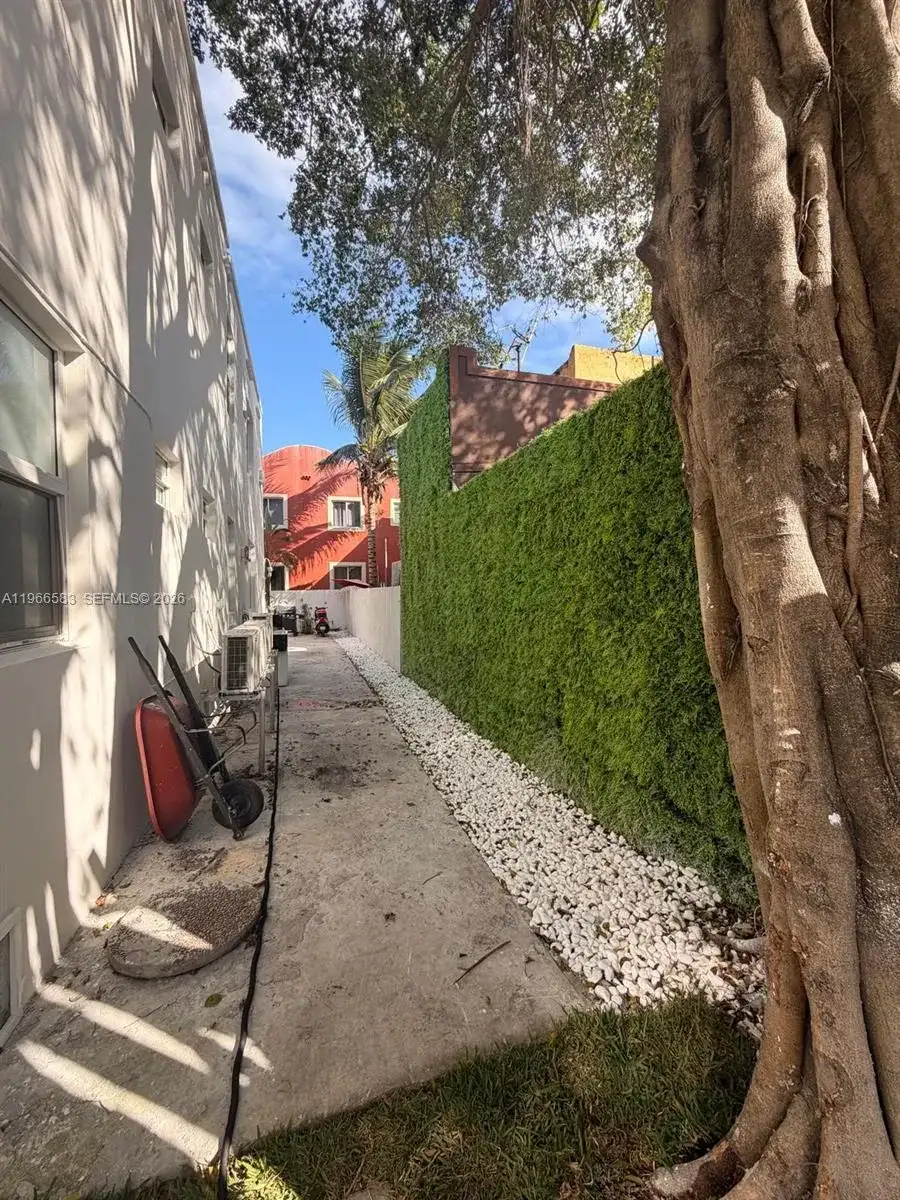 337 SW 10th Ave, Miami FL 33130 photo 3