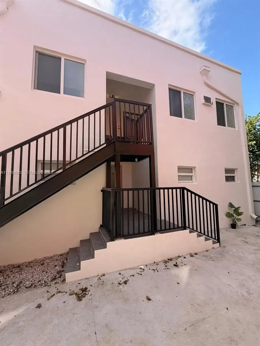 337 SW 10th Ave, Miami FL 33130 photo 5