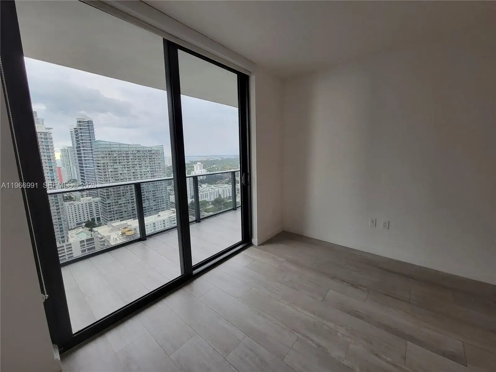 45 SW 9th St # 3404, Miami FL 33130 photo 4