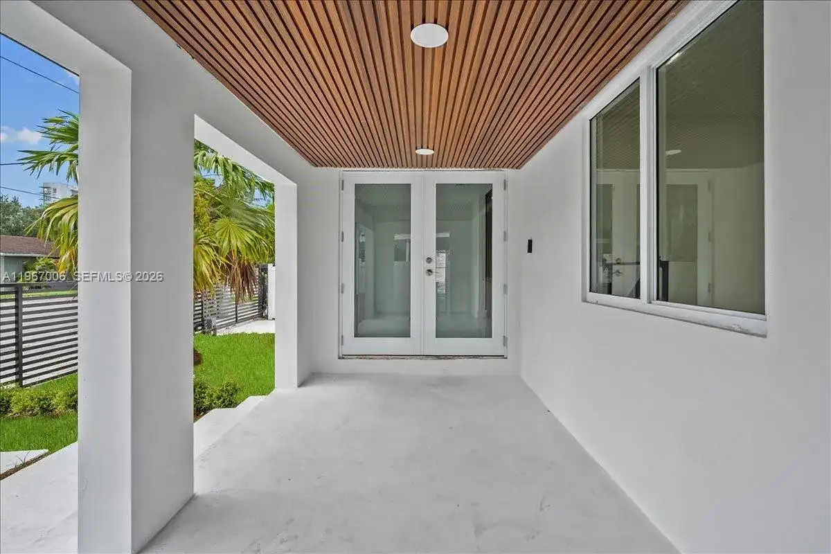 3389 NW 14th Ave, Miami FL 33142 photo 5