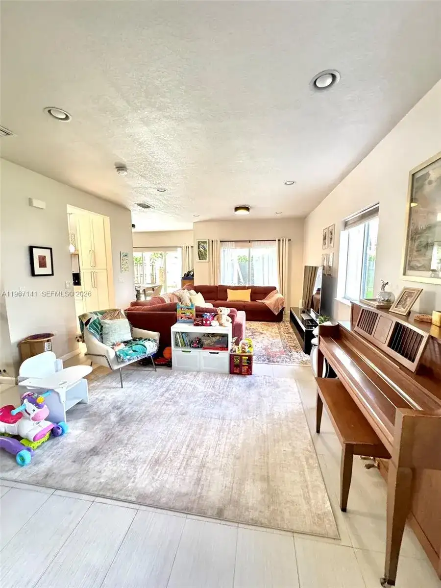 396 NE 33rd Ter, Homestead FL 33033 photo 4