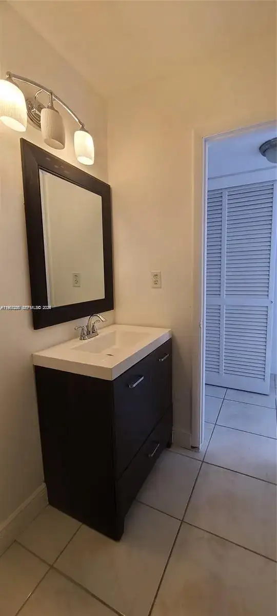 1540 NE 191st St # 207, Miami FL 33179 photo 3