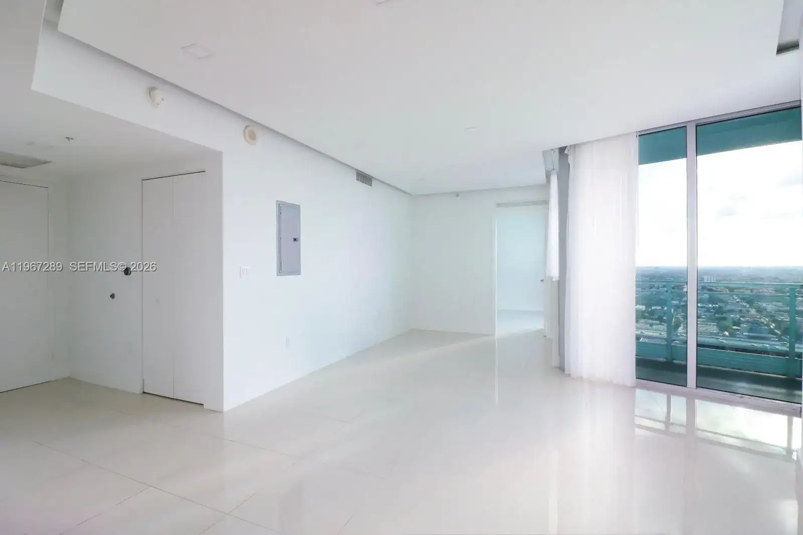 92 SW 3rd St # 2706, Miami FL 33130 photo 2