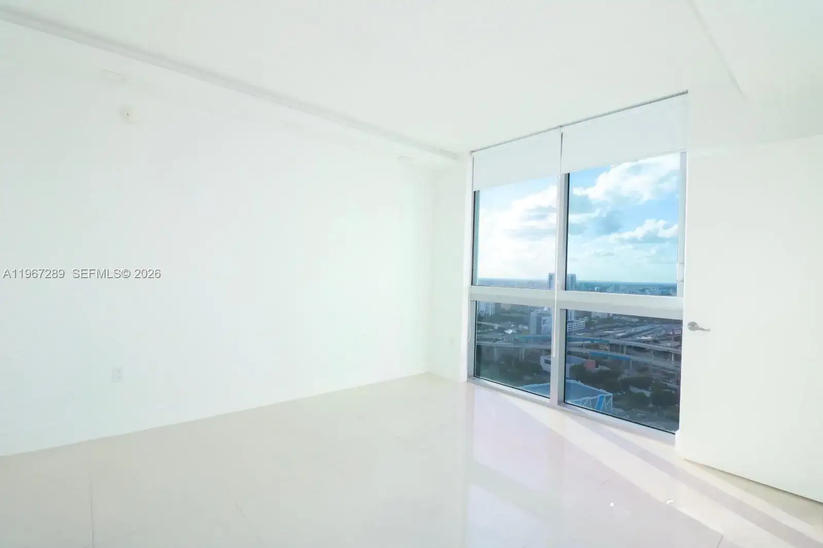 92 SW 3rd St # 2706, Miami FL 33130 photo 4