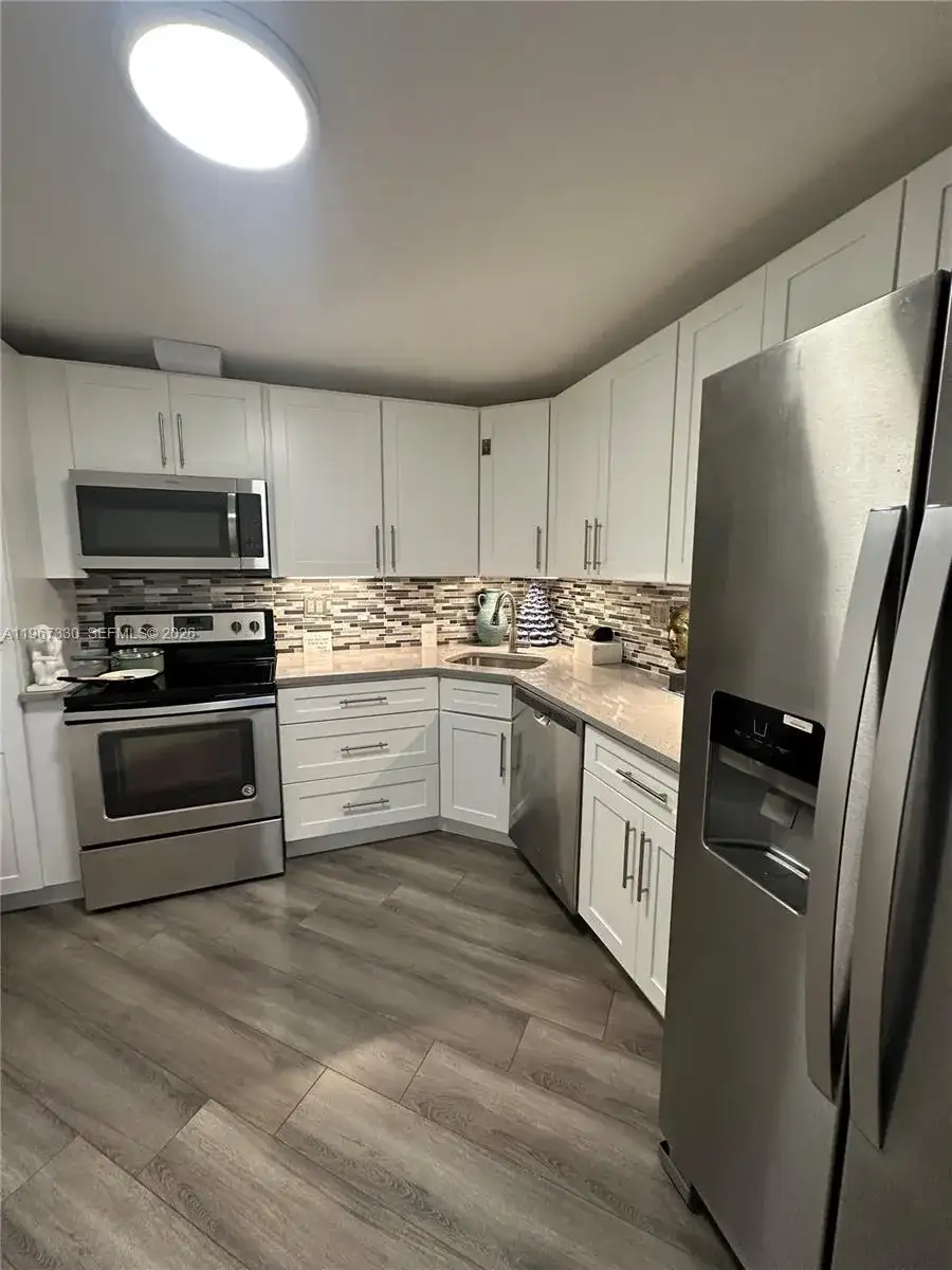 2750 NE 183rd St, Aventura FL 33160 photo 2