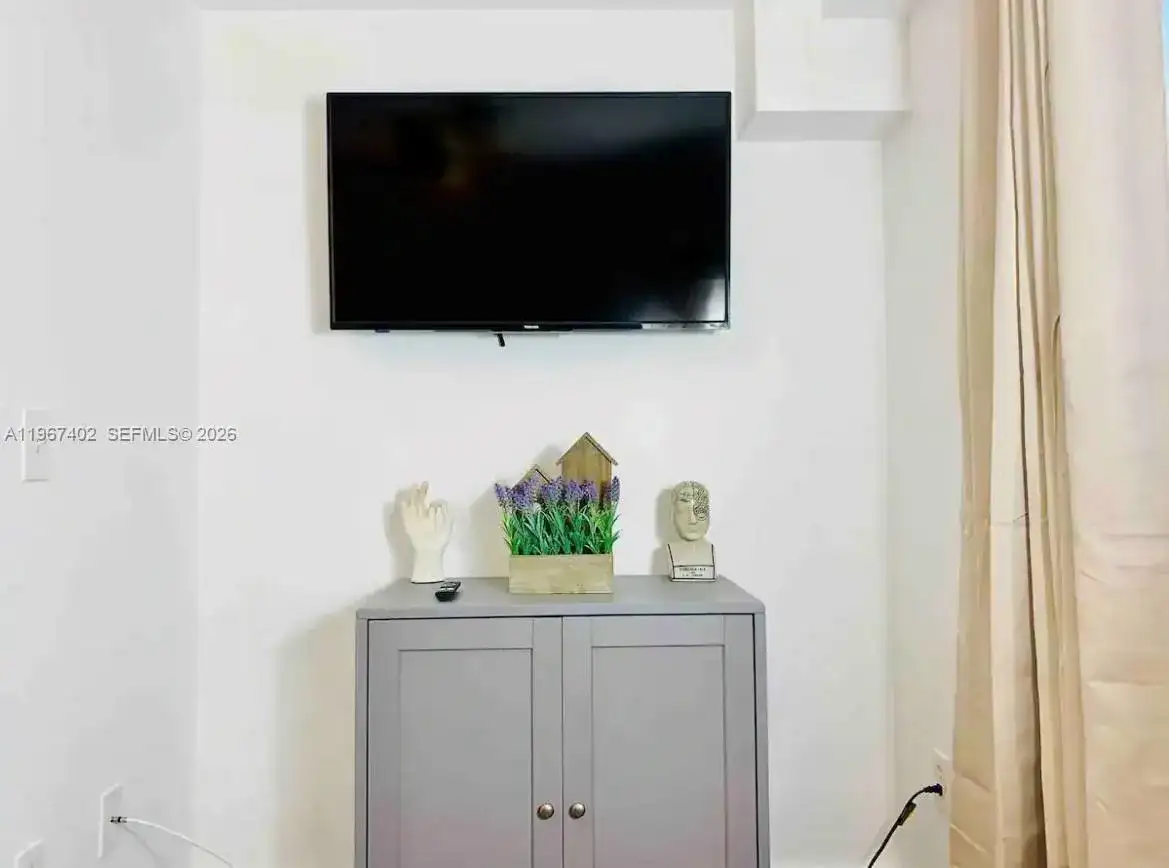 821 SW 2nd St # 6, Miami FL 33130 photo 4