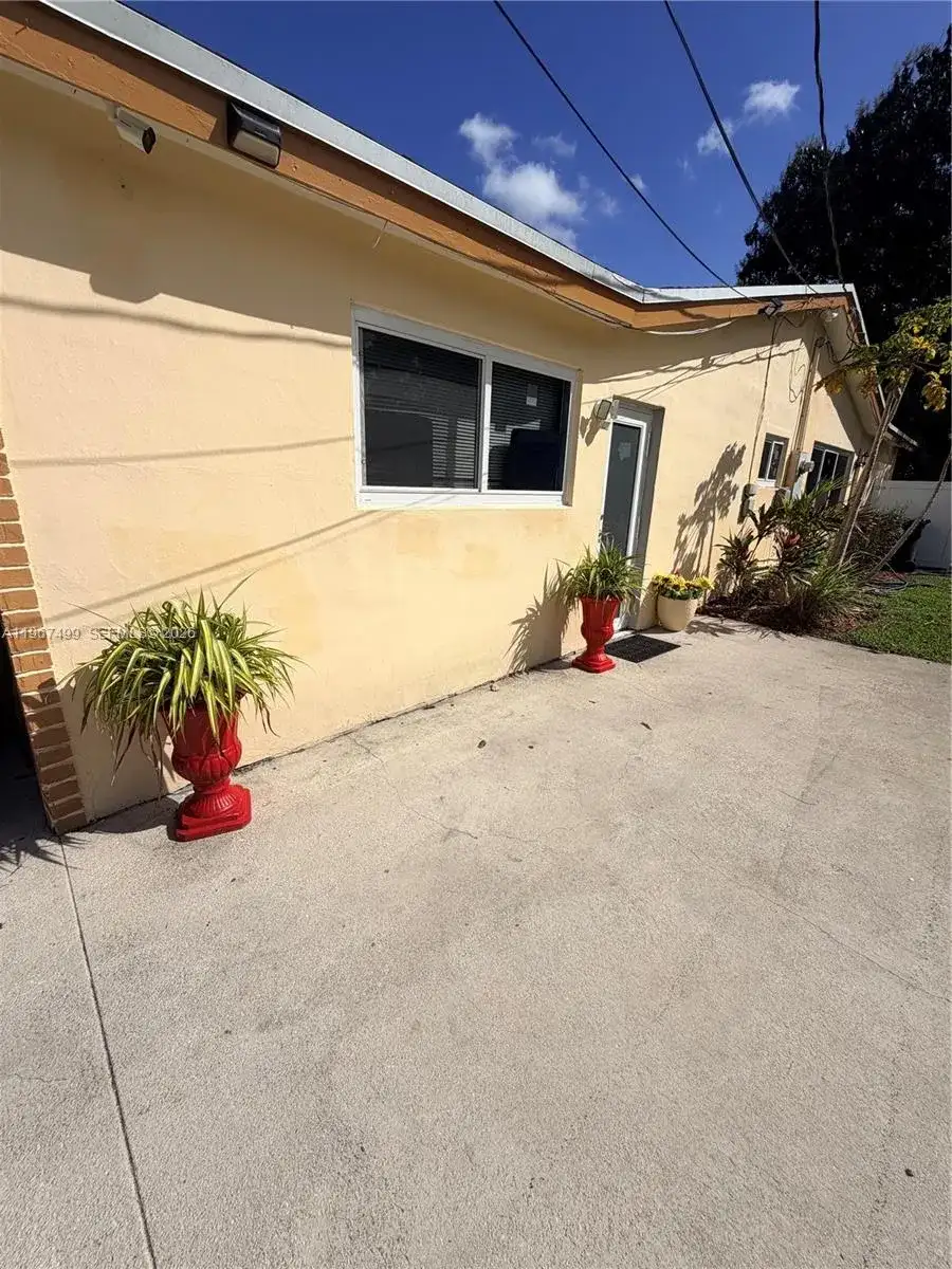 3580 NW 32nd Ct, Lauderdale Lakes FL 33309 photo 4