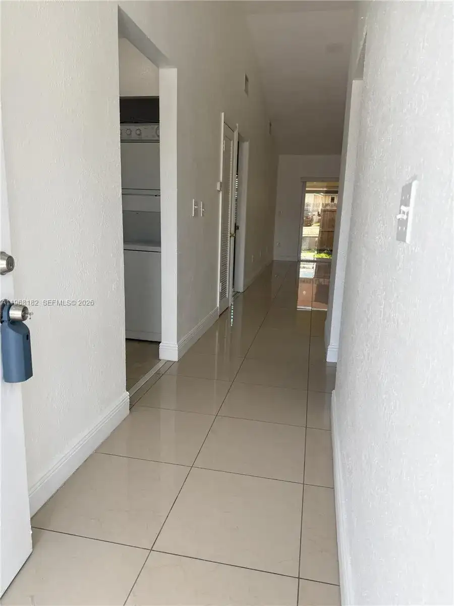1115 SE 13th Ave, Homestead FL 33035 photo 2