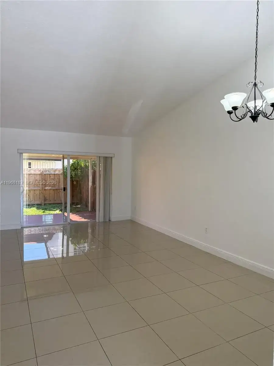 1115 SE 13th Ave, Homestead FL 33035 photo 4