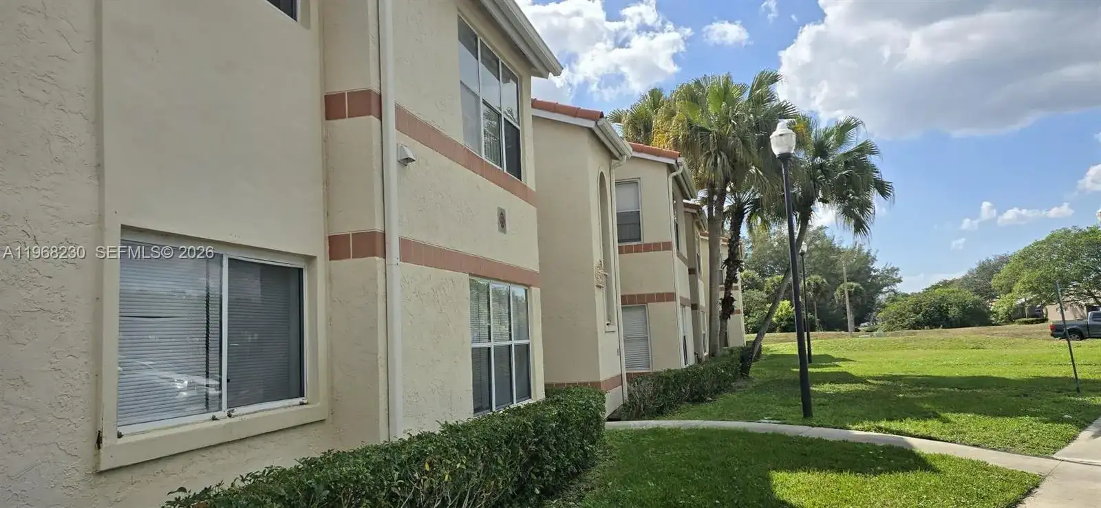 3300 N Pinewalk Dr N # 1911, Margate FL 33063 photo 2