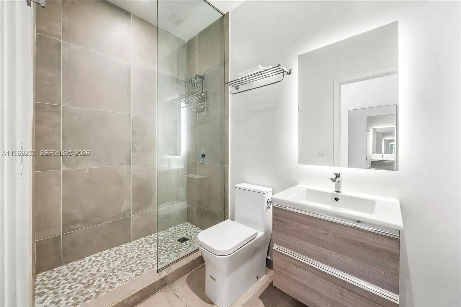 229 SW 9th St # 208, Miami FL 33130 photo 3
