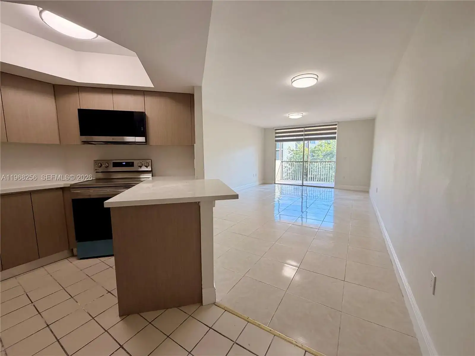 8353 Lake Dr # 404, Doral FL 33166 photo 2