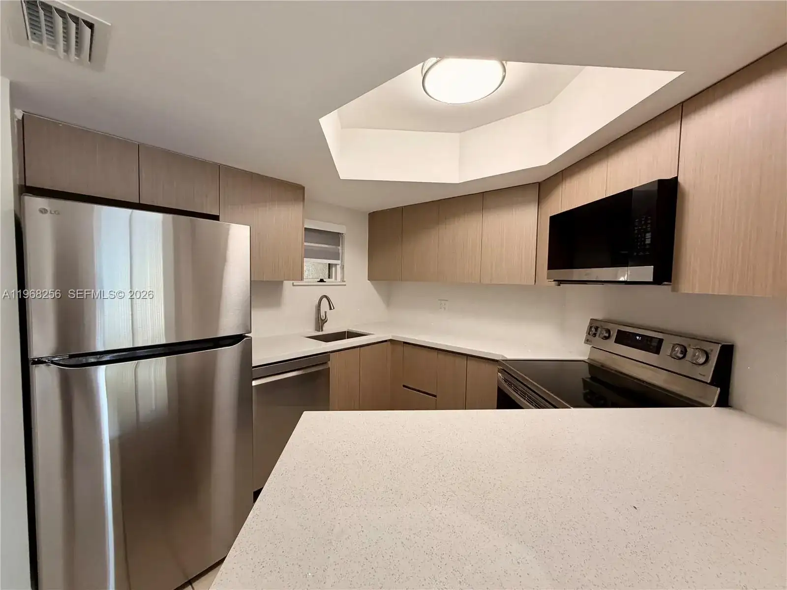 8353 Lake Dr # 404, Doral FL 33166 photo 3