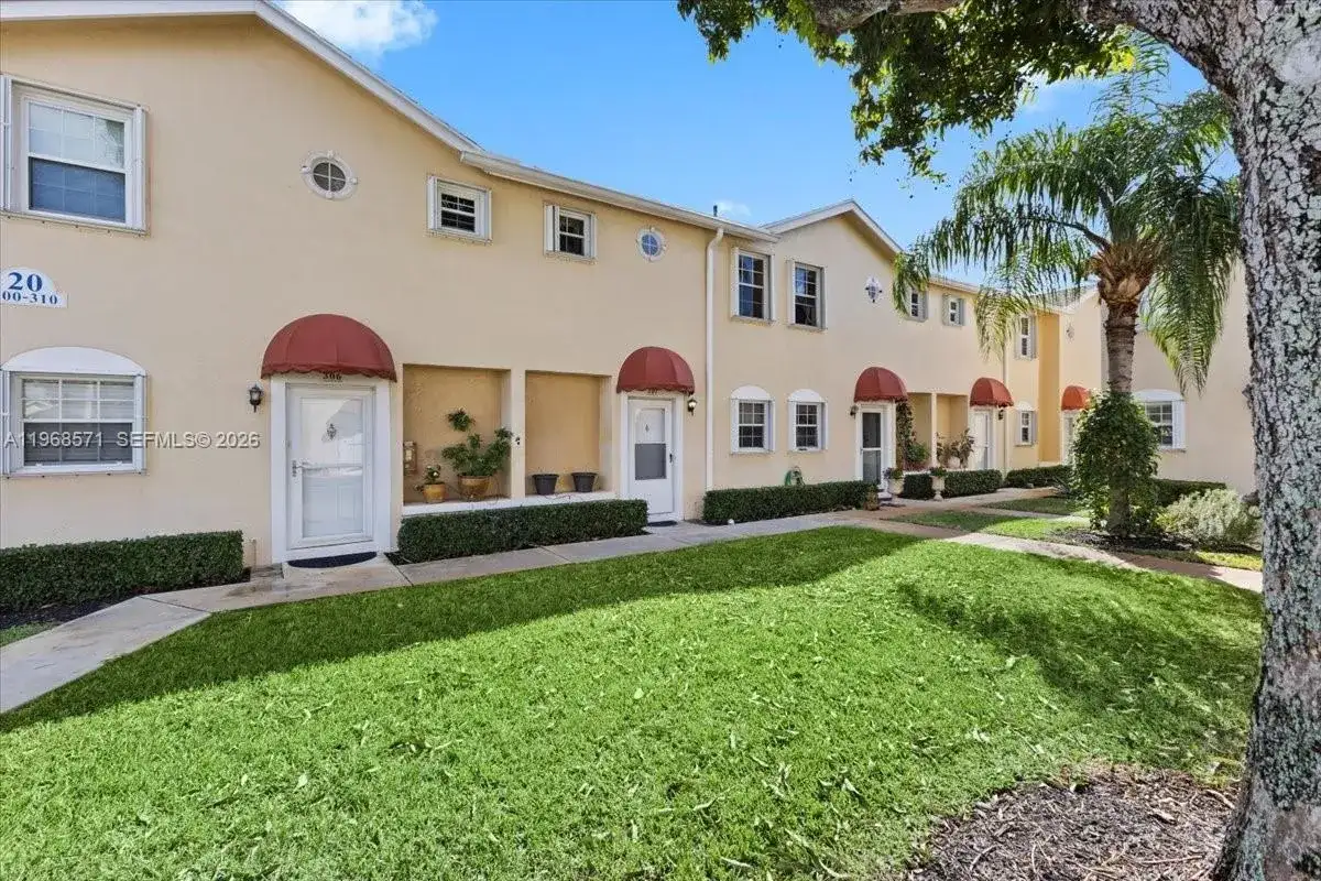 307 Waterside Dr, Hypoluxo FL 33462 photo 2