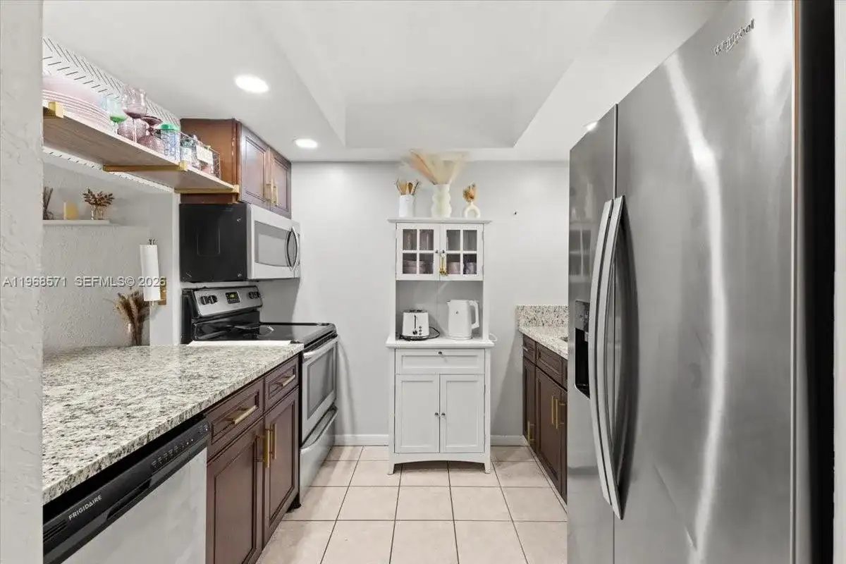 307 Waterside Dr, Hypoluxo FL 33462 photo 4